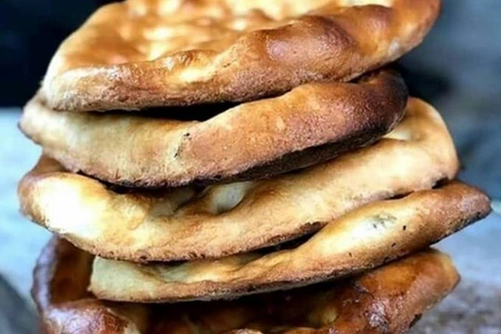 سوغات کلاردشت و صنایع دستی - نان محلی پخته شده در تنور